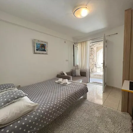 Apartment Old Town Nina 1 *