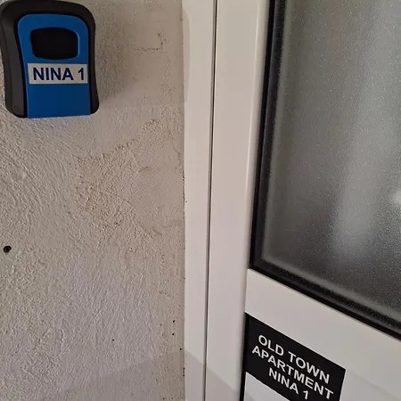 Apartment Old Town Nina 1 *