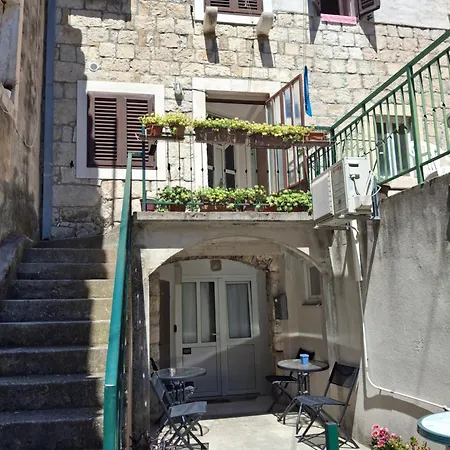 Old Town Nina 1 Apartment